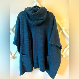 M/L CAbi Flex Evergreen Poncho